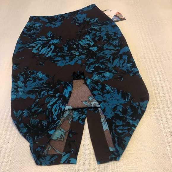 Beautiful floral skirt - Picture 6 of 10